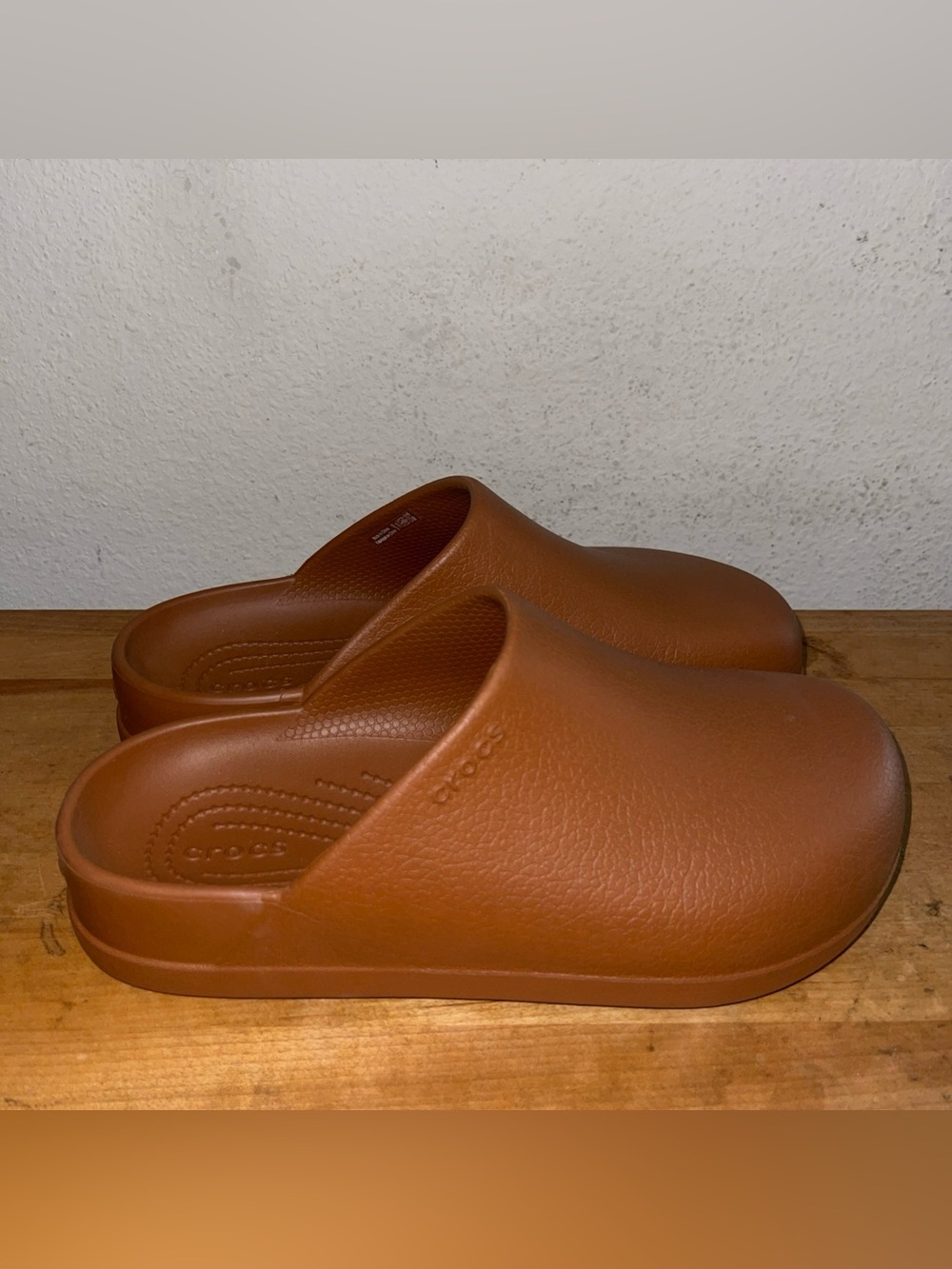 CROCS Mens DYLAN CLOG 209366-21N COGNAC BROWN US M 6 TAKSE